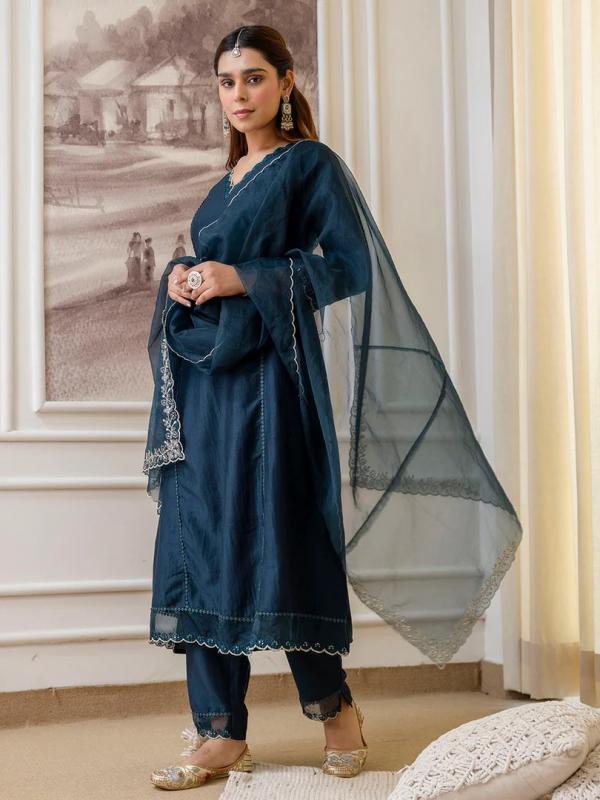 VP 9805 T Women's Teal Blue Silk Blend Kurta Set with Scalloped Organza Dupatta